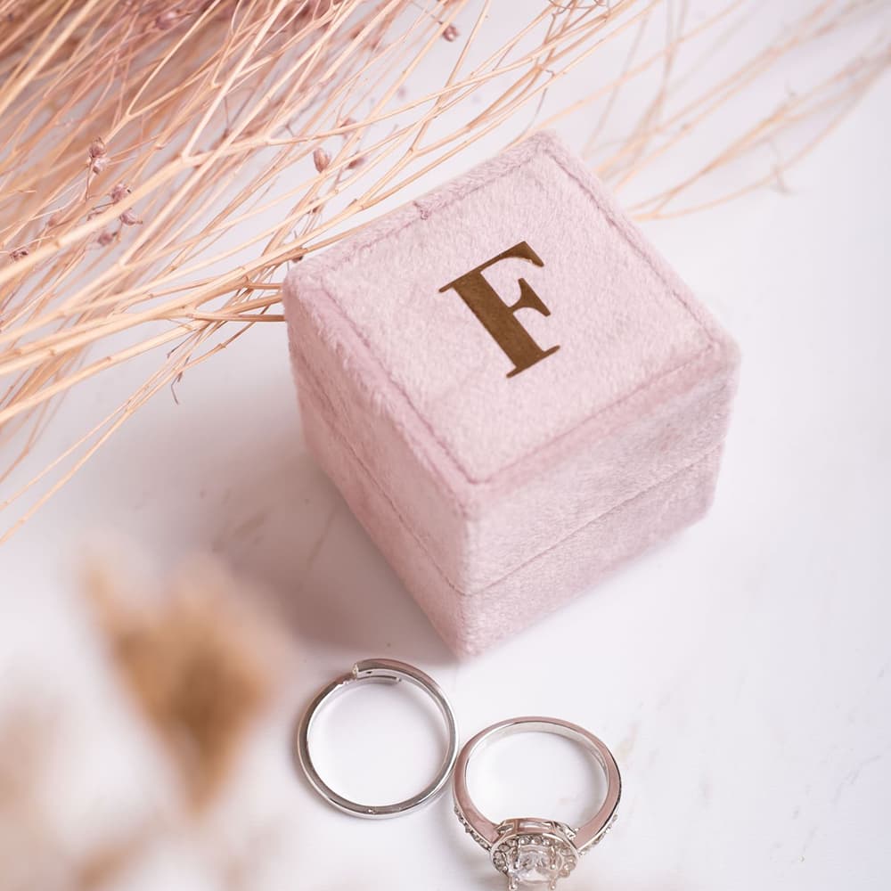 Custom-Square-Velvet-Ring-Box-Vintage-Single-Slot-Ring-Bearer-Box-for-Proposal-Wedding-Decoration-Sophisticated-3