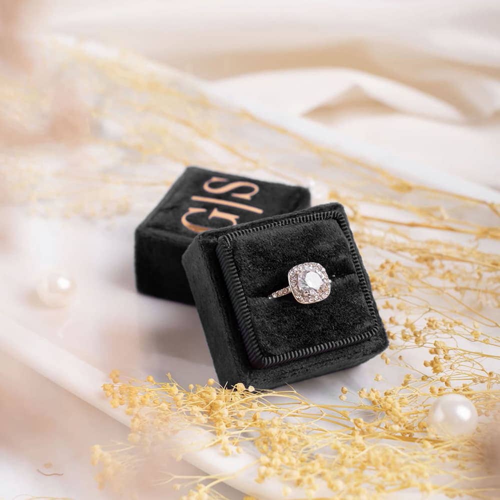 Custom-Square-Velvet-Ring-Box-Vintage-Single-Slot-Ring-Bearer-Box-for-Proposal-Wedding-Decoration-Sophisticated